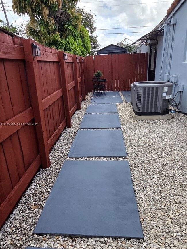 Photo - 1310 N 70th Way Unidad 1