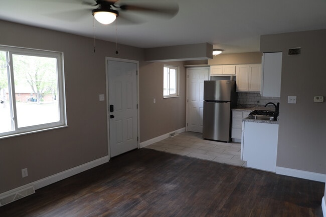 Photo - 1661 W Highview Dr