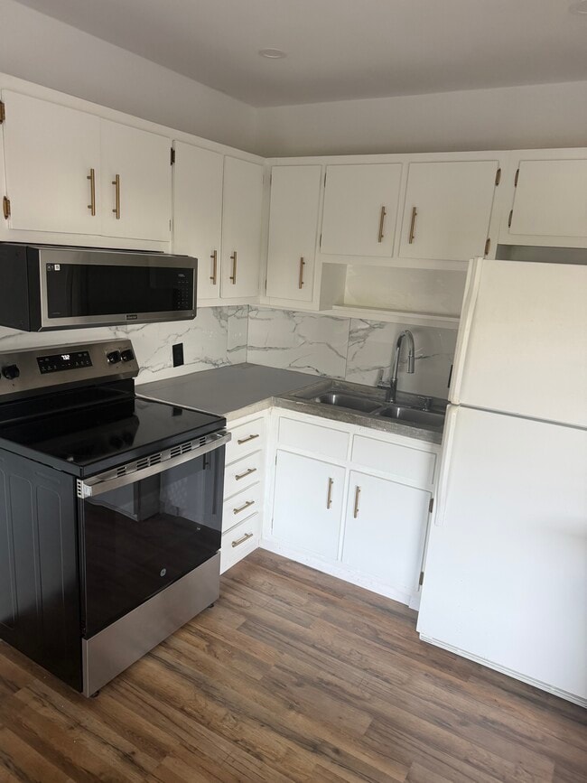 Photo - 2829 Van Buren St