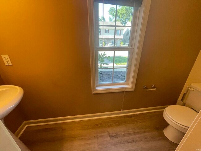 Photo - 3514 S Oaklawn Cir