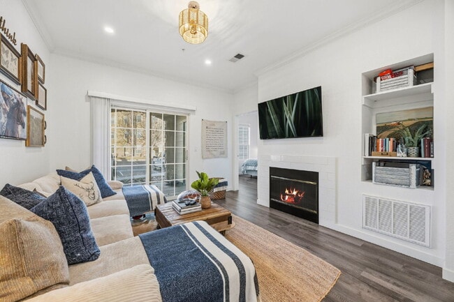 Photo - newly remodeled charming 2bd/2ba condo w/pool access Unit 10105
