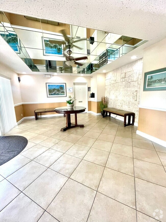 Building Photo - 2555 NE 11th St Unit 405 Rental