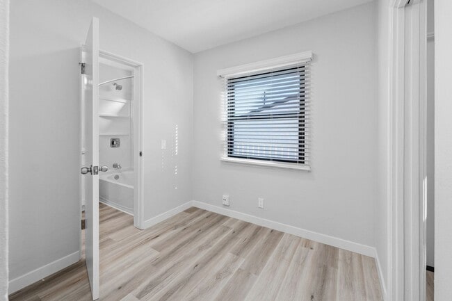 Photo - HILLCREST GREAT RENOVATED ONE BEDROOM APARTMENT. Unit 1833