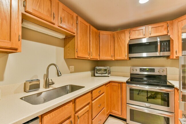 Photo - 44 Elm St Unit 306