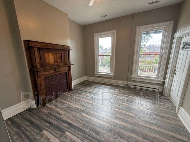 1044-1046 East Long Street - 1046