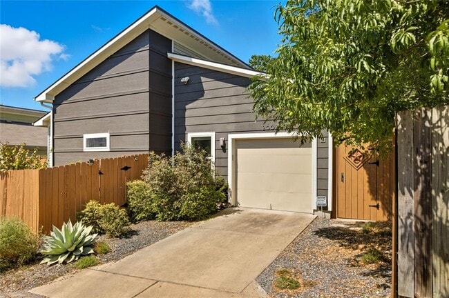 Photo - 2007 S L Davis Ave