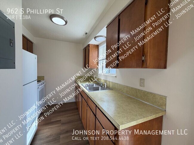 Photo - 962 S Phillippi St