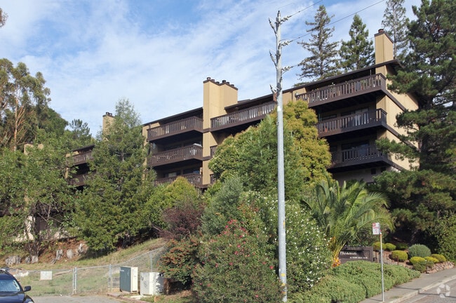 Building Photo - Parkside