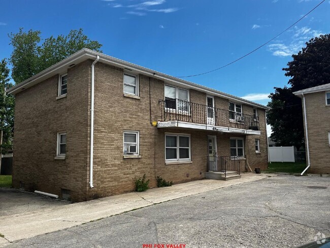 Building Photo - Updated Lower Level Apartment - Kimberly