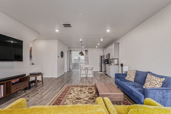 Photo - Immaculate, Well-Maintained 3 bed/3.5 Bath...