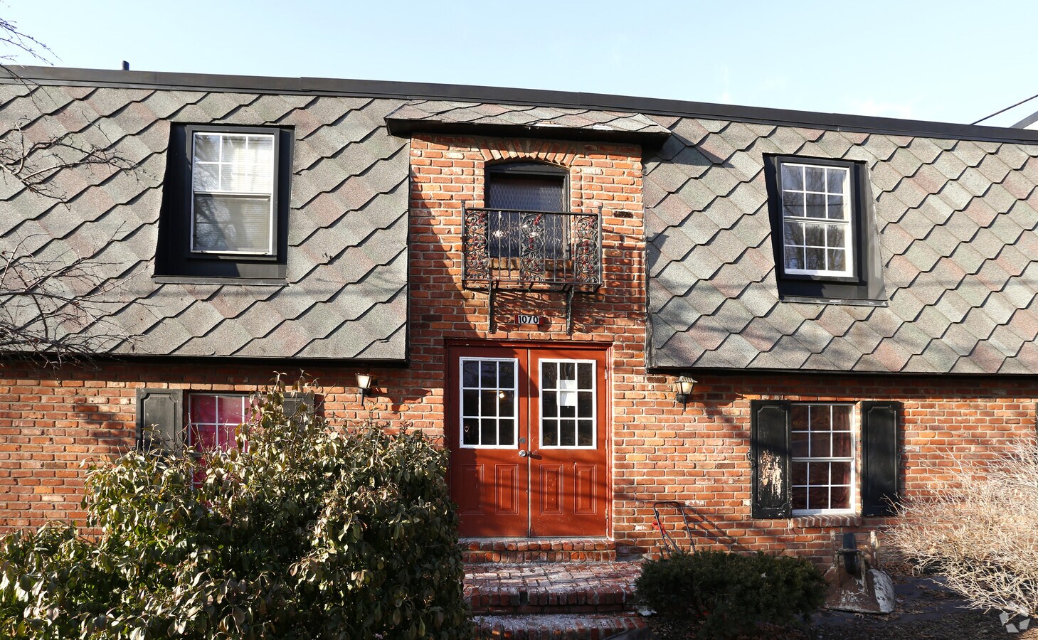 Riverview Apartments - Riverview Apartments