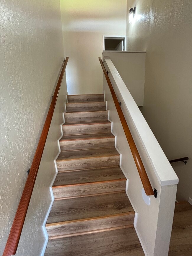 Building Photo - 920-920 Palailai St Rental