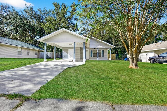 Photo - 2126 Center Way