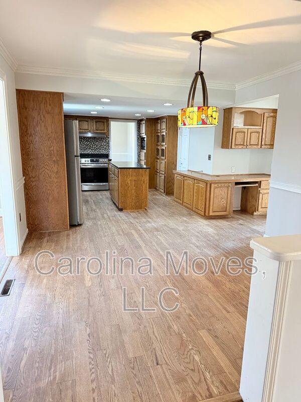 Photo - 121 Chipwood Ln