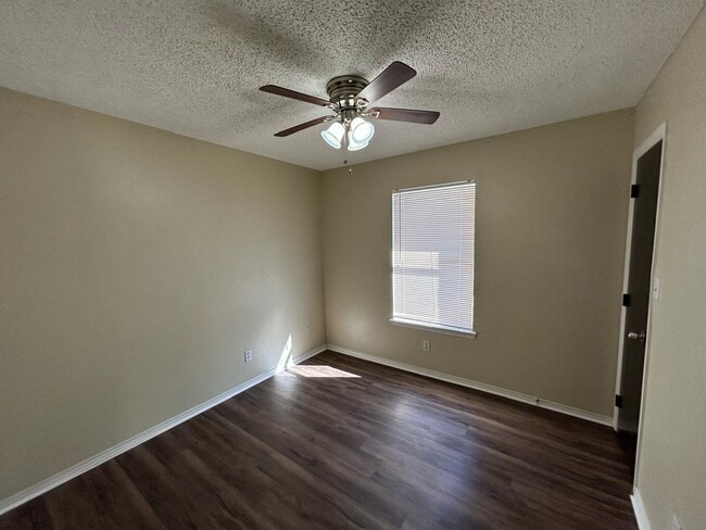 Photo - 3921 Zinnia Ave