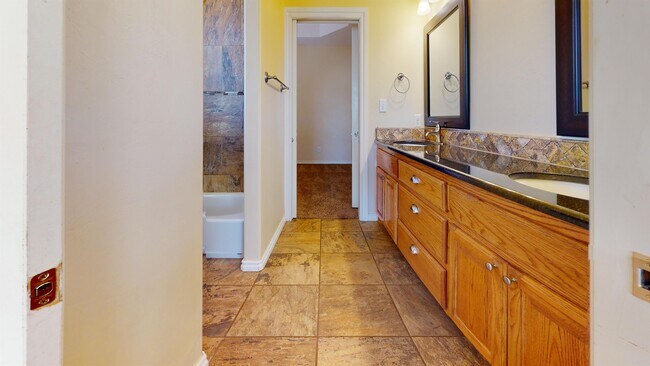 Photo - 1004 Waverly Way