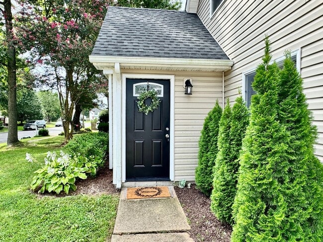 Photo - 1423 Goldfinch Ln