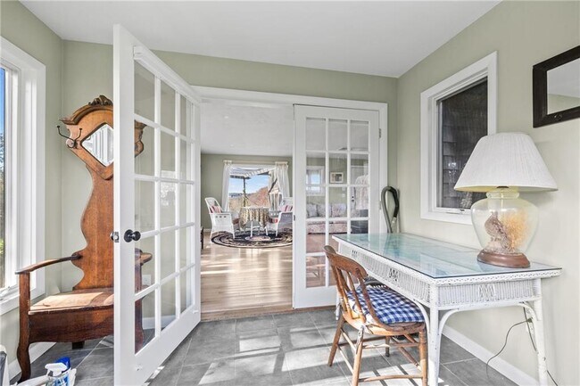 Photo - 247 W Main Rd