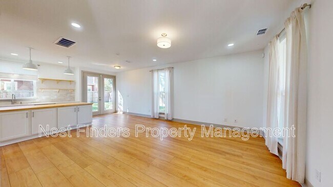 Photo - 966 Ingleside Ave
