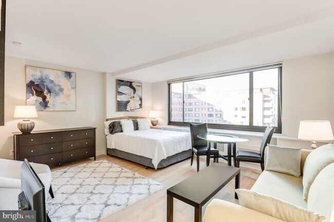 Building Photo - 1011 Arlington Blvd Unit 811