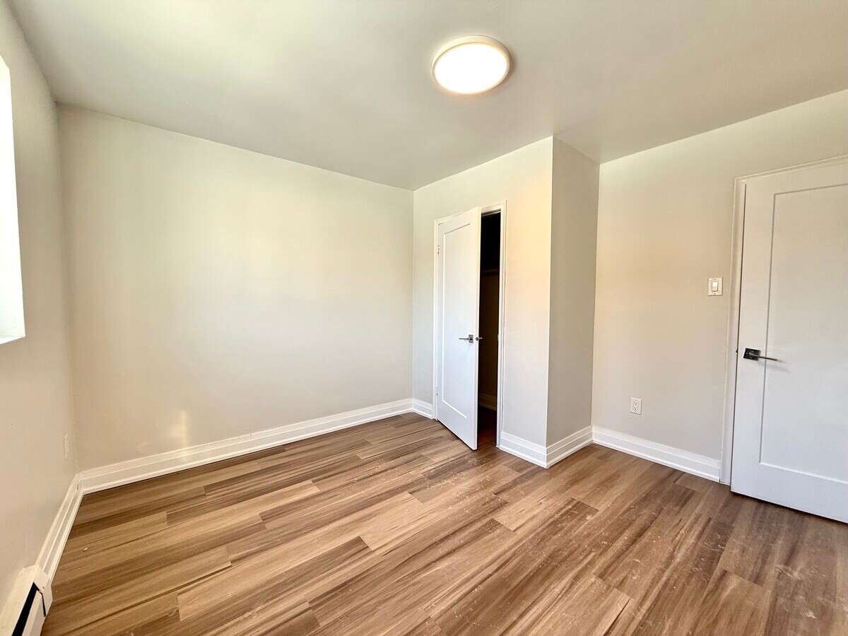 Photo - 280 Lorne Ave