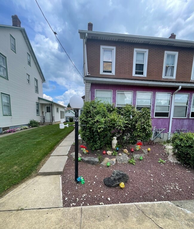 9 N 4th St