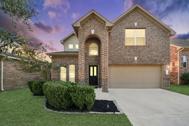 Building Photo - 3115 Lake Dr
