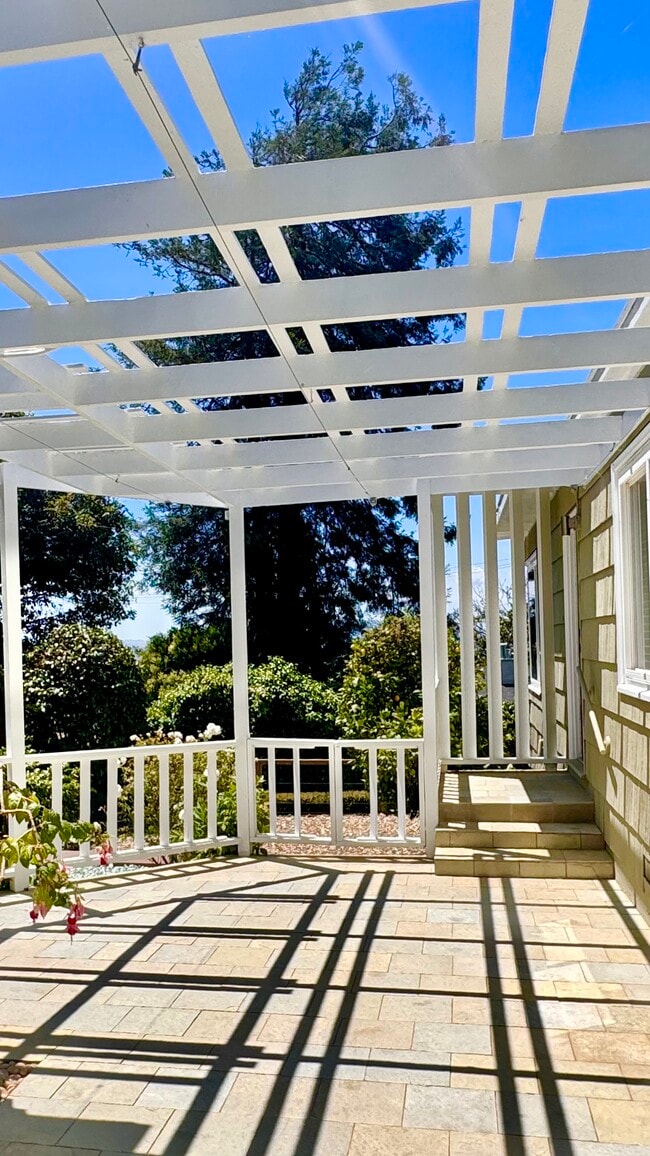 The atrium features a striking midcentury modern trellis. - 2403 Mira Vista Dr