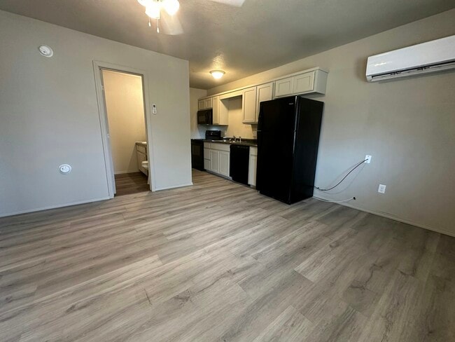 Building Photo - 112 S 25th St Unit 1