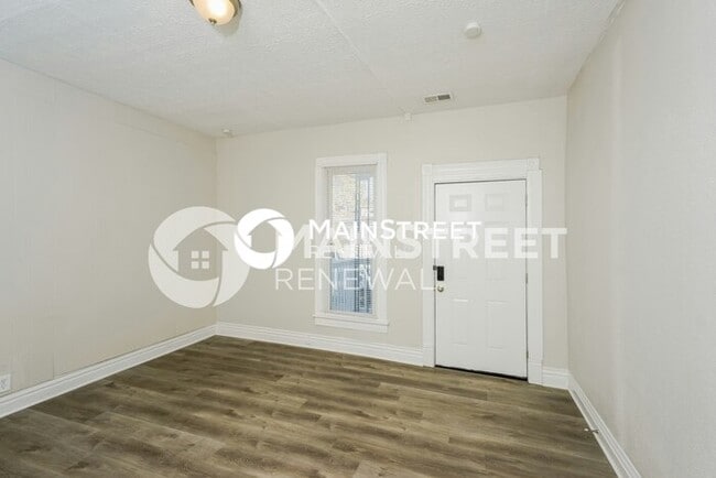 Photo - 1 Bedroom Pet-Friendly Home in Louisville, KY with Main Street Renewal