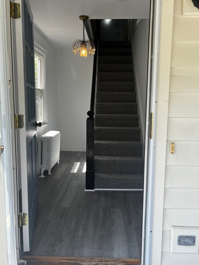 Building Photo - 10 Elm St Rental