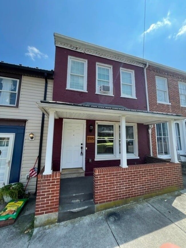 Building Photo - Clear Spring Apartment