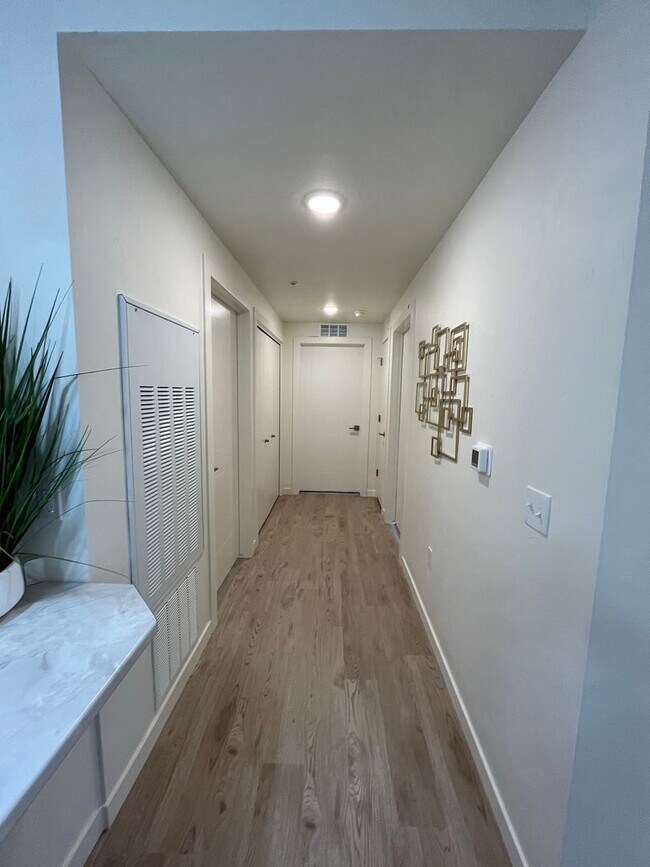4715 Lexington sky lane Unit 208