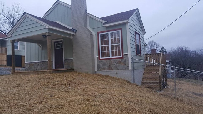 Building Photo - 215 Circle Dr Rental