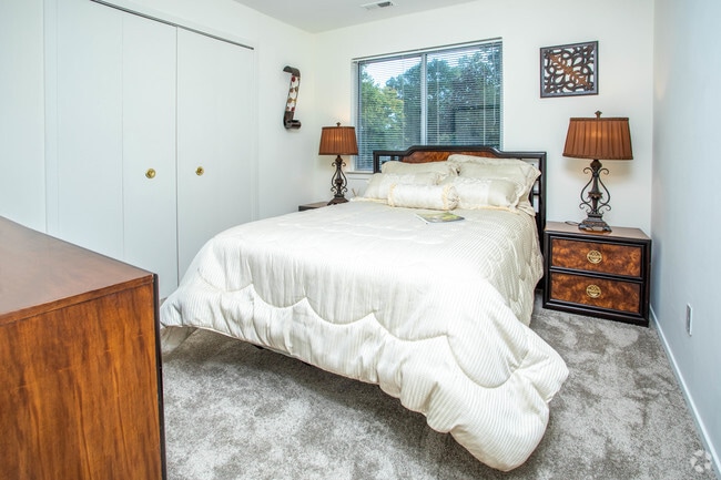 2BR, 1BA - 800 SF The Woodward - Adams Creek