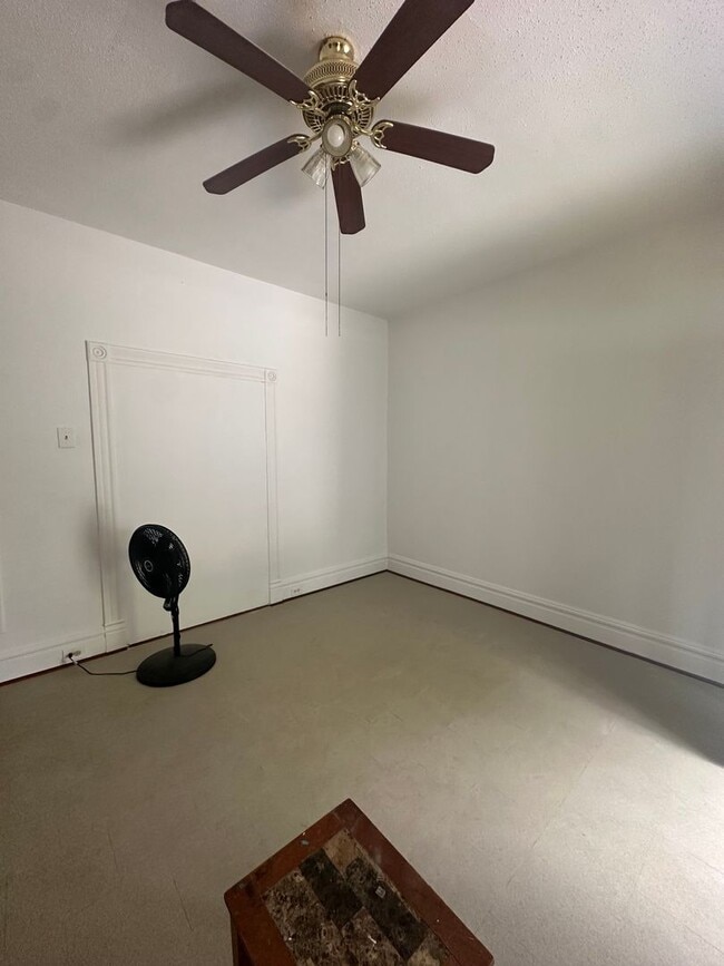 Photo - Amazing 2 Bedroom 1 Bathroom Home