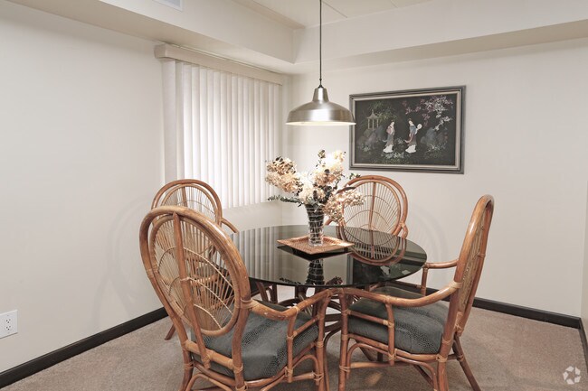 2BR - Dining Area - White Oak Farms