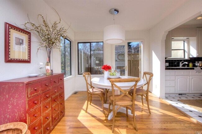 Photo - Lovely Spacious 3bd/2ba in Flats of Sycamo...