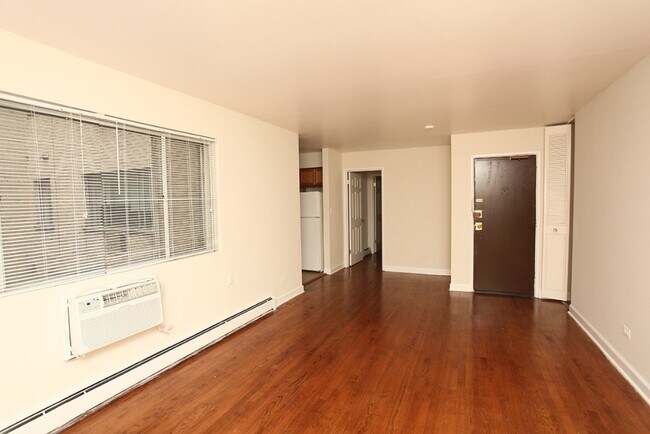 Photo - 5851 N Winthrop Ave Unit 203