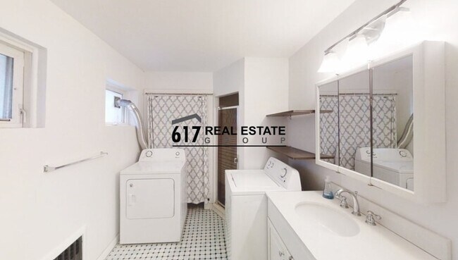 Photo - 39 St Paul St Unit 2