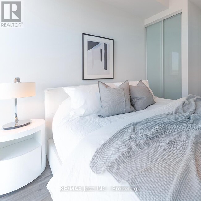 Photo - 80 Bond St E Unit 403