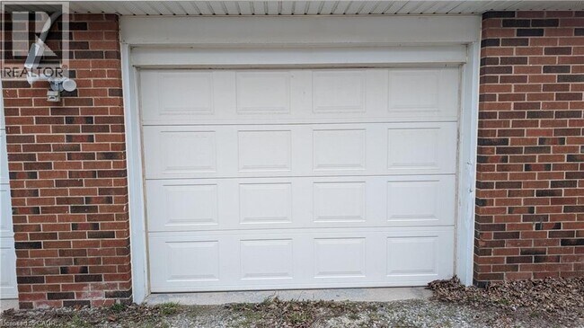 Photo - 250 Highland Rd W