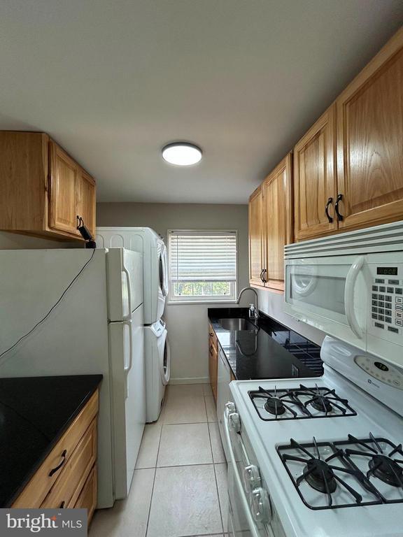 Building Photo - 2301 Farrington Ave Unit 03-301