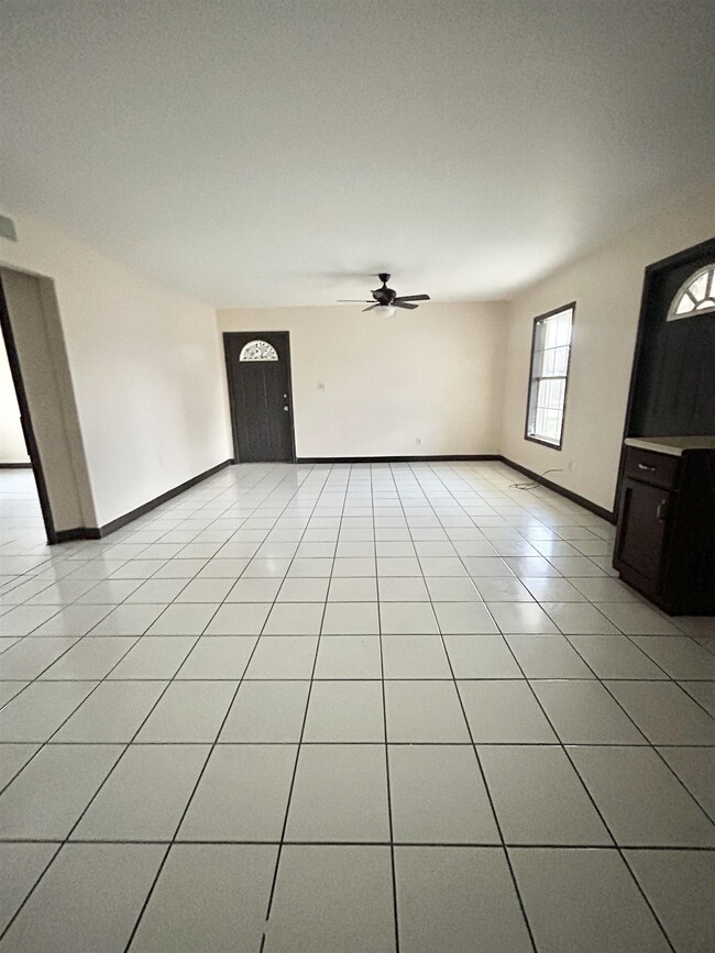 Photo - 1740 Gladiola Ln
