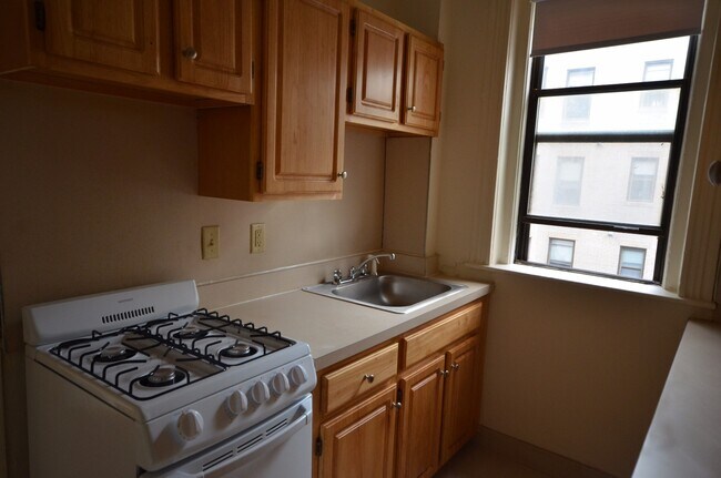 Building Photo - 1114 Commonwealth Ave Unit 49 Rental