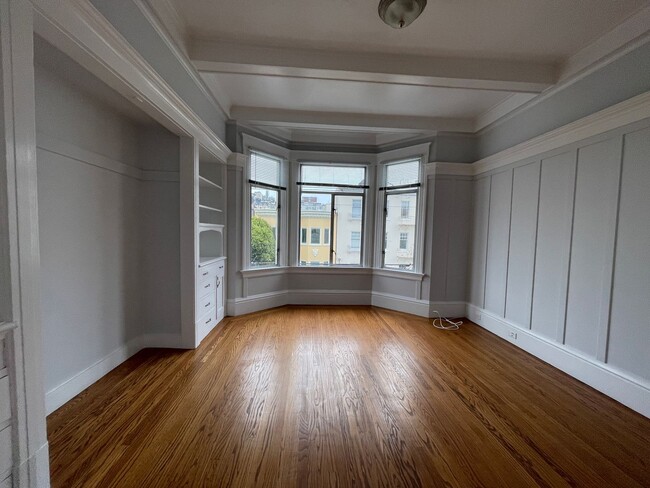 Charming 1BD with Multiple Bay Windows and... - Charming 1BD with Multiple Bay Windows and... Apartment Unit 5