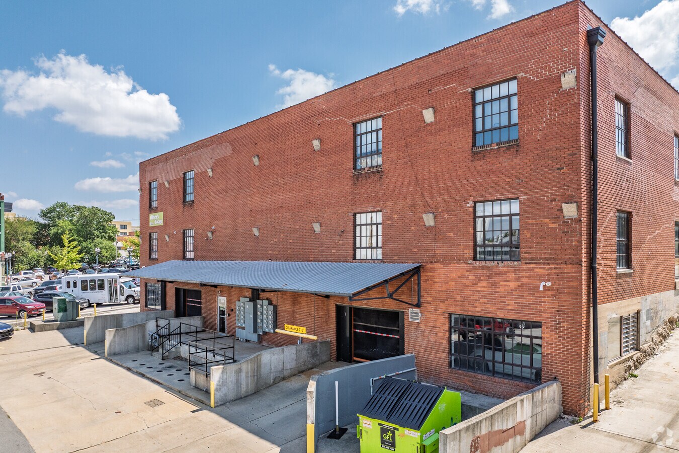 Photo - Oliver`s Garage Loft Apartments