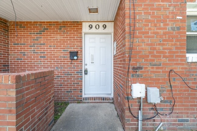 Photo - 3 BEDROOM BRICK TOWNHOME FOR RENT IN NORFOLK