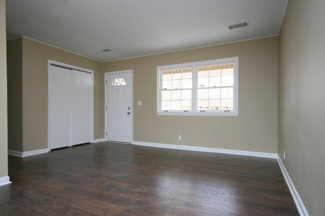 4015 Apollo Dr SW