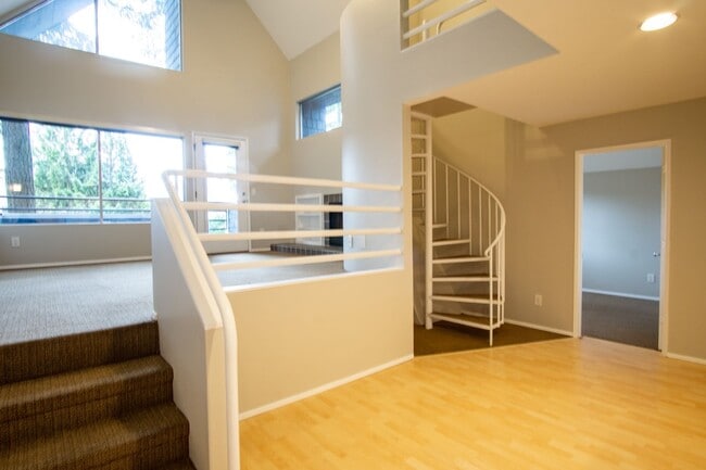 Photo - Spacious Lake Oswego 2Bdr w/Fireplace, Dishwasher, W/D, & Balcony! Unit 4685-D